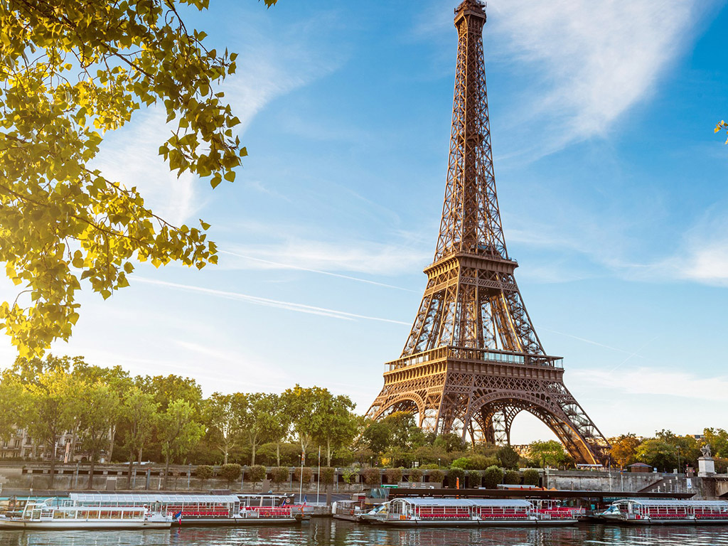 Корпоративная поездка в Париж с тимбилдингом 20 человек