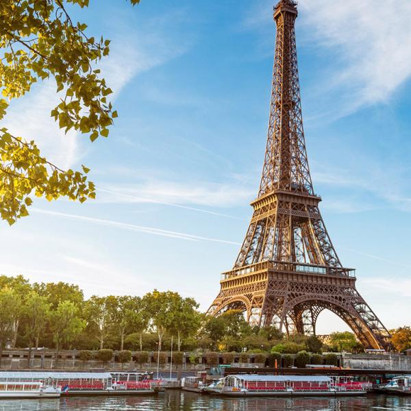 Корпоративная поездка в Париж с тимбилдингом 20 человек